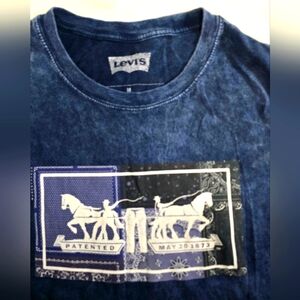 Levi's Vintage Tees Graphic Blue T-shirt  Men's Size Medium.